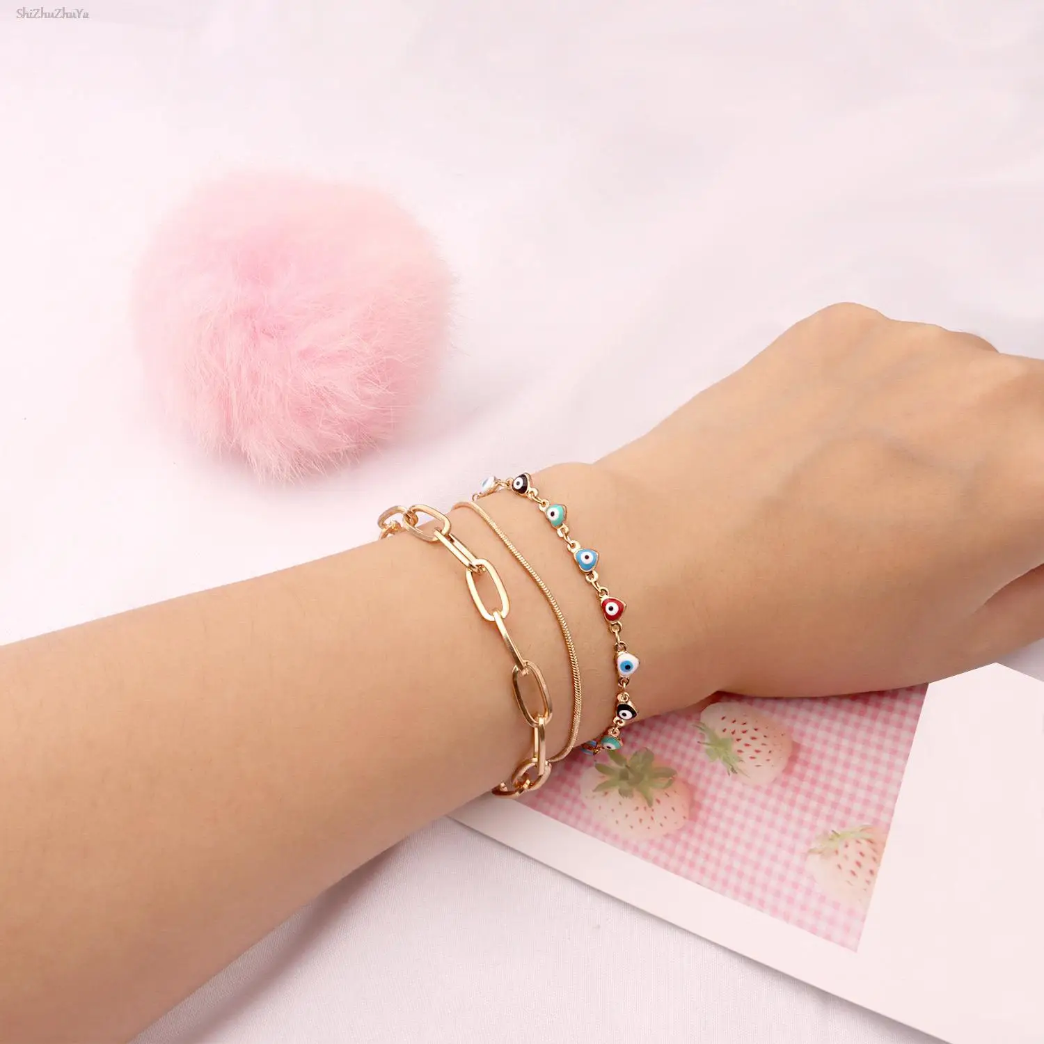 Fashion Devil's Eye Snake Bone Chain Bracelet Three-piece Set Simple Color Heart-shaped Design Chain Chain Ladies Party Jewelry
Fashion Devil's Eye Snake Bone Chain Bracelet Three-piece Set Simple Color Heart-shaped Design Chain Chain Ladies Party Jewelry