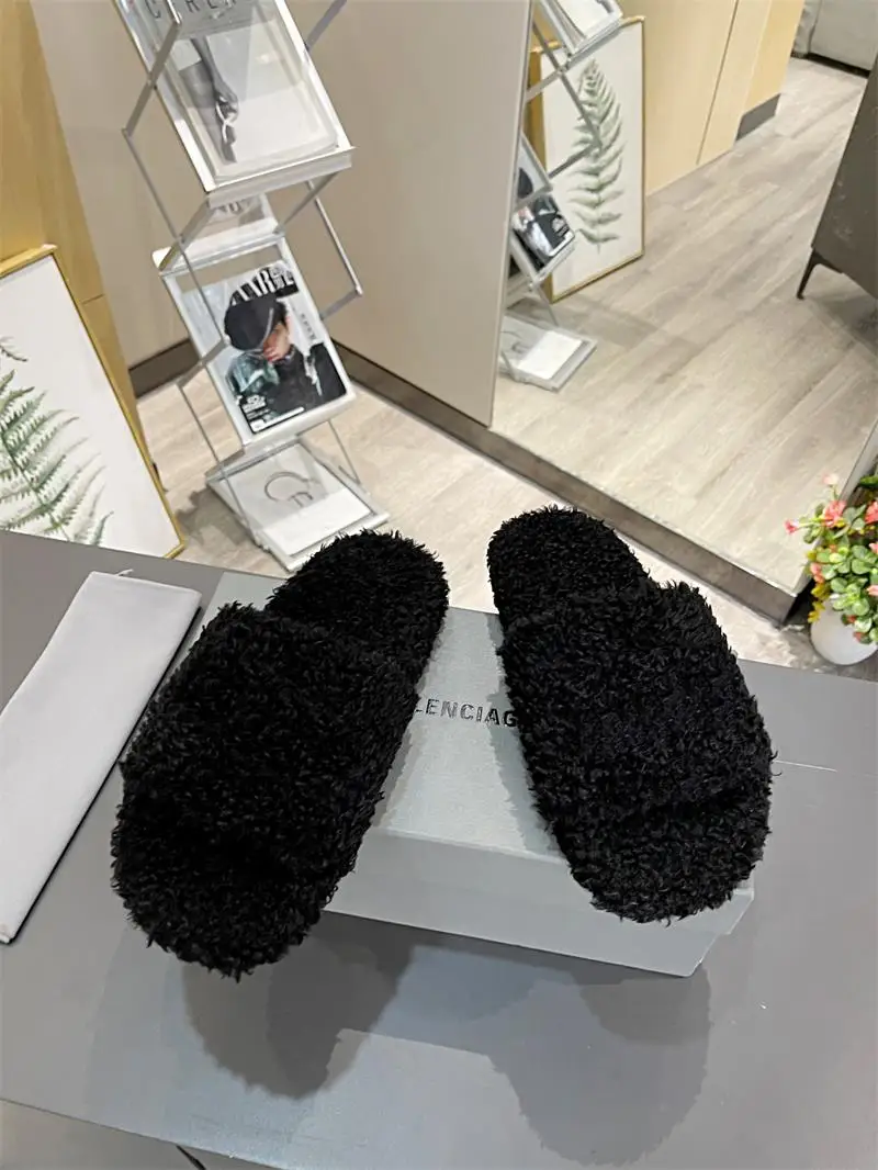 Brand Fashion Flat Slippers Women Winter FluffySlippers Warm Plush Fur Sandal Warm Shoes Home Open Toe Flip Flops Black
Brand Fashion Flat Slippers Women Winter FluffySlippers Warm Plush Fur Sandal Warm Shoes Home Open Toe Flip Flops Black