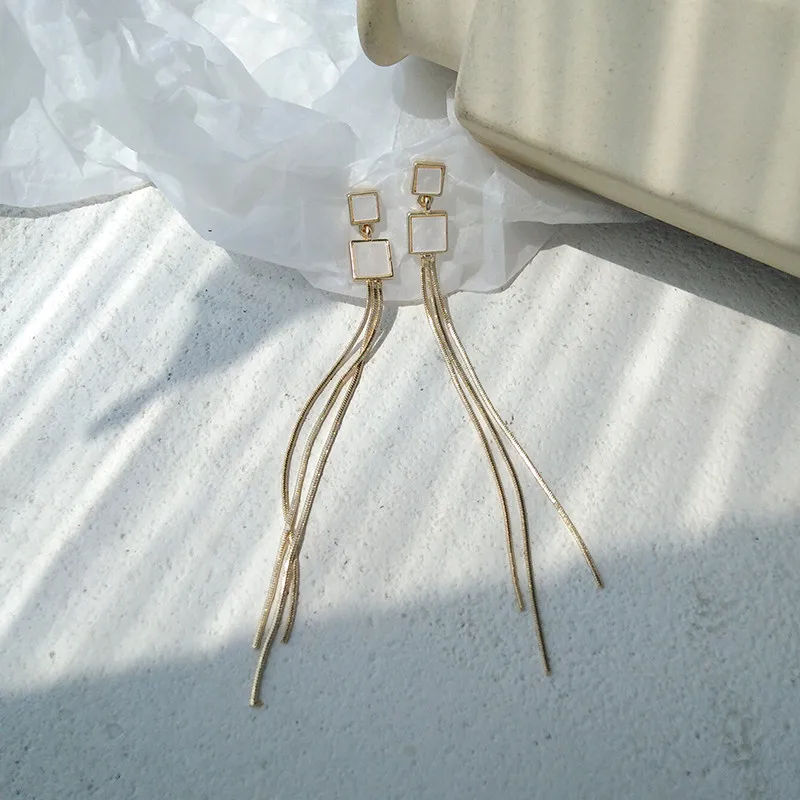 2021 New classic Long Dangle Earring South Korean Women's Fashion Jewelry Personality Metal Tassel Earrings Party Accessorie
2021 New classic Long Dangle Earring South Korean Women's Fashion Jewelry Personality Metal Tassel Earrings Party Accessorie
