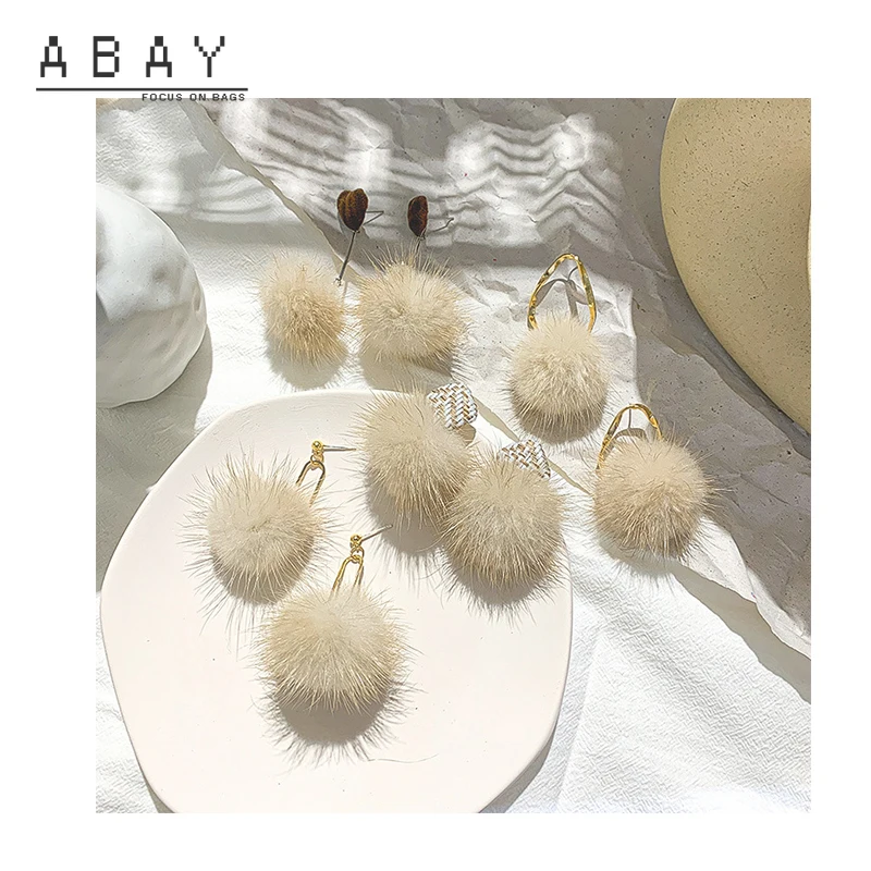 S925 Silver Needle Winter Brown Wool Ball Earrings New Hot Selling Women Temperament Versatile Plush Long Design Ear Pendant
S925 Silver Needle Winter Brown Wool Ball Earrings New Hot Selling Women Temperament Versatile Plush Long Design Ear Pendant