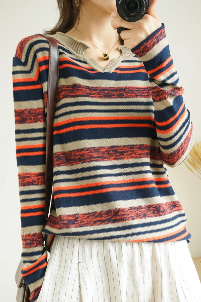 Large Size Women's Stripe Pattern Sweater Loose And Comfortable V-neck Design Pretty And Lovely Knitted Sweater For Females 
Large Size Women's Stripe Pattern Sweater Loose And Comfortable V-neck Design Pretty And Lovely Knitted Sweater For Females