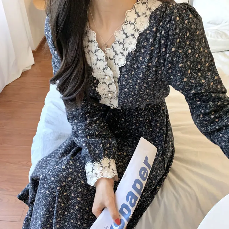 Платье женское Винтажное с цветочным принтом, повседневное кружевное цельнокроеное приталенное, французское ретро платье миди с V-образным...
Платье женское Винтажное с цветочным принтом, повседневное кружевное цельнокроеное приталенное, французское ретро платье миди с V-образным...