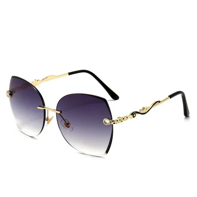 New FashionSunglasses For Lover Couple Slicing Trend Sunglasses Anchor Street Shooting Personality Leisure Comfortable Style
New FashionSunglasses For Lover Couple Slicing Trend Sunglasses Anchor Street Shooting Personality Leisure Comfortable Style