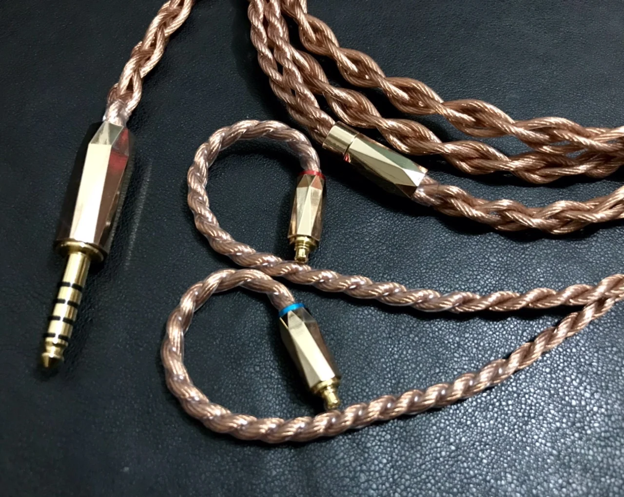 Новый banналог 6N однокристальный медный Малогабаритный Тип 6 20awg se846 w60 ie300 A4000 Улучшенная линия гарнитуры
Новый banналог 6N однокристальный медный Малогабаритный Тип 6 20awg se846 w60 ie300 A4000 Улучшенная линия гарнитуры