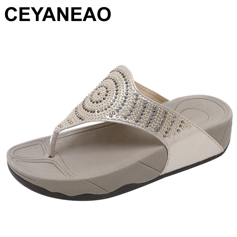 Женские туфли на танкетке CEYANEAO, шлепанцы с Стразы, летние повседневные шлепанцы, пляжные тапочки, шлепанцы на платформе
Женские туфли на танкетке CEYANEAO, шлепанцы с Стразы, летние повседневные шлепанцы, пляжные тапочки, шлепанцы на платформе