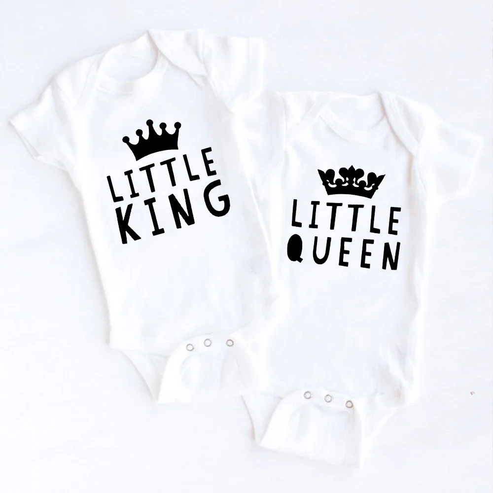 Twin Outfits King and Queen Bodysuits Twin Baby Gift Twin Baby Shower Clothes Boy Girl Twins Babies Gift Drop Shipping
Twin Outfits King and Queen Bodysuits Twin Baby Gift Twin Baby Shower Clothes Boy Girl Twins Babies Gift Drop Shipping