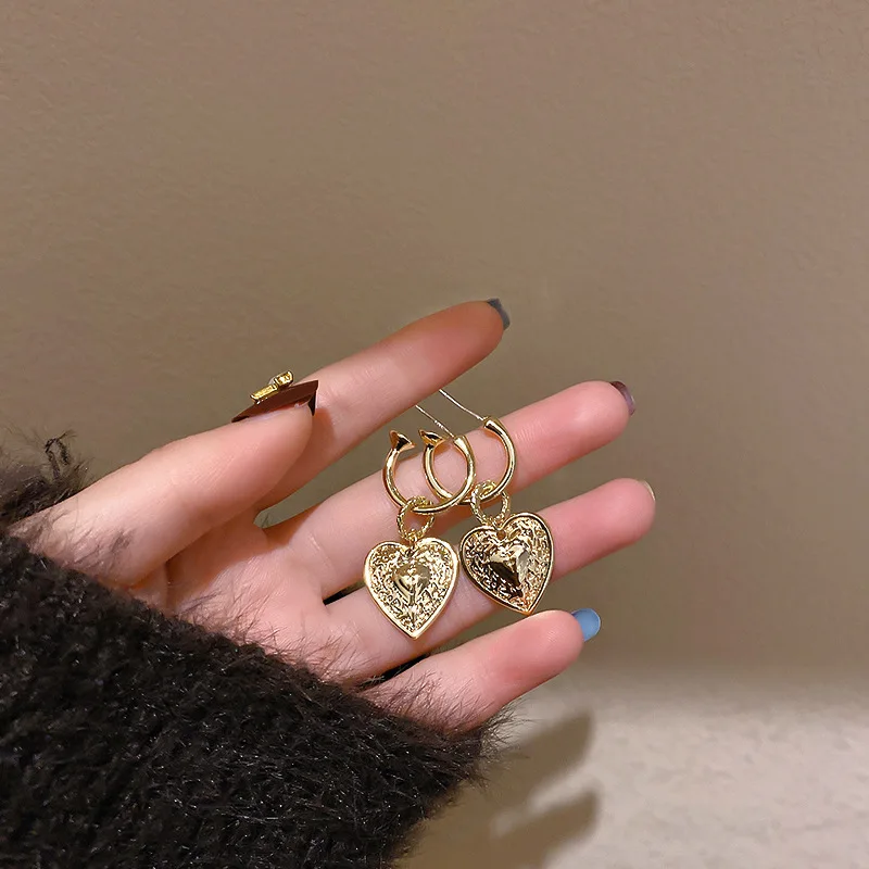 Korean Fashion Trend Jewelry Extra Retro Metall Hearts Earrings with High Quality Design Aesthetic Gothic Earrings
Korean Fashion Trend Jewelry Extra Retro Metall Hearts Earrings with High Quality Design Aesthetic Gothic Earrings