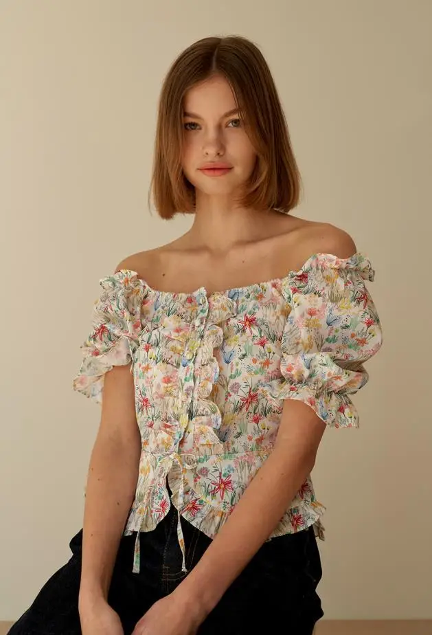 2021 Summer New Women's Fashion Sweet Sexy Shoulder Printed Fold Design Classic Casual Square Neck Bubble Sleeve T-shirt Top
2021 Summer New Women's Fashion Sweet Sexy Shoulder Printed Fold Design Classic Casual Square Neck Bubble Sleeve T-shirt Top