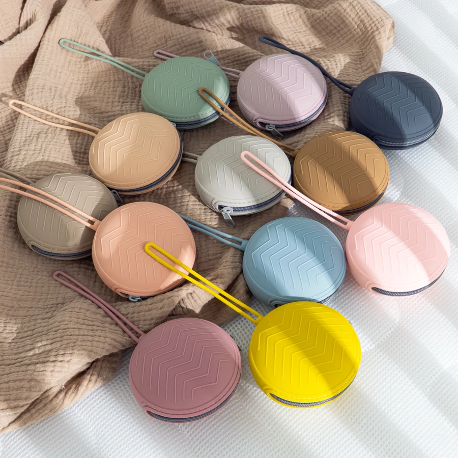 Multifunctional Storage Box Silicone Baby Pacifier Box Food Grade Silicone Wave Zipper Key Lipstick Storage Bag Travel Portable
Multifunctional Storage Box Silicone Baby Pacifier Box Food Grade Silicone Wave Zipper Key Lipstick Storage Bag Travel Portable