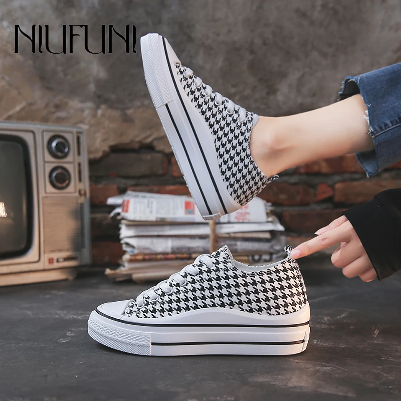 NIUFUNI Canvas Shoes Houndstooth Student Women's Sneakers 2021 Platform Lace-Up Flat Women's Sports Shoes Casual Running Shoes
NIUFUNI Canvas Shoes Houndstooth Student Women's Sneakers 2021 Platform Lace-Up Flat Women's Sports Shoes Casual Running Shoes