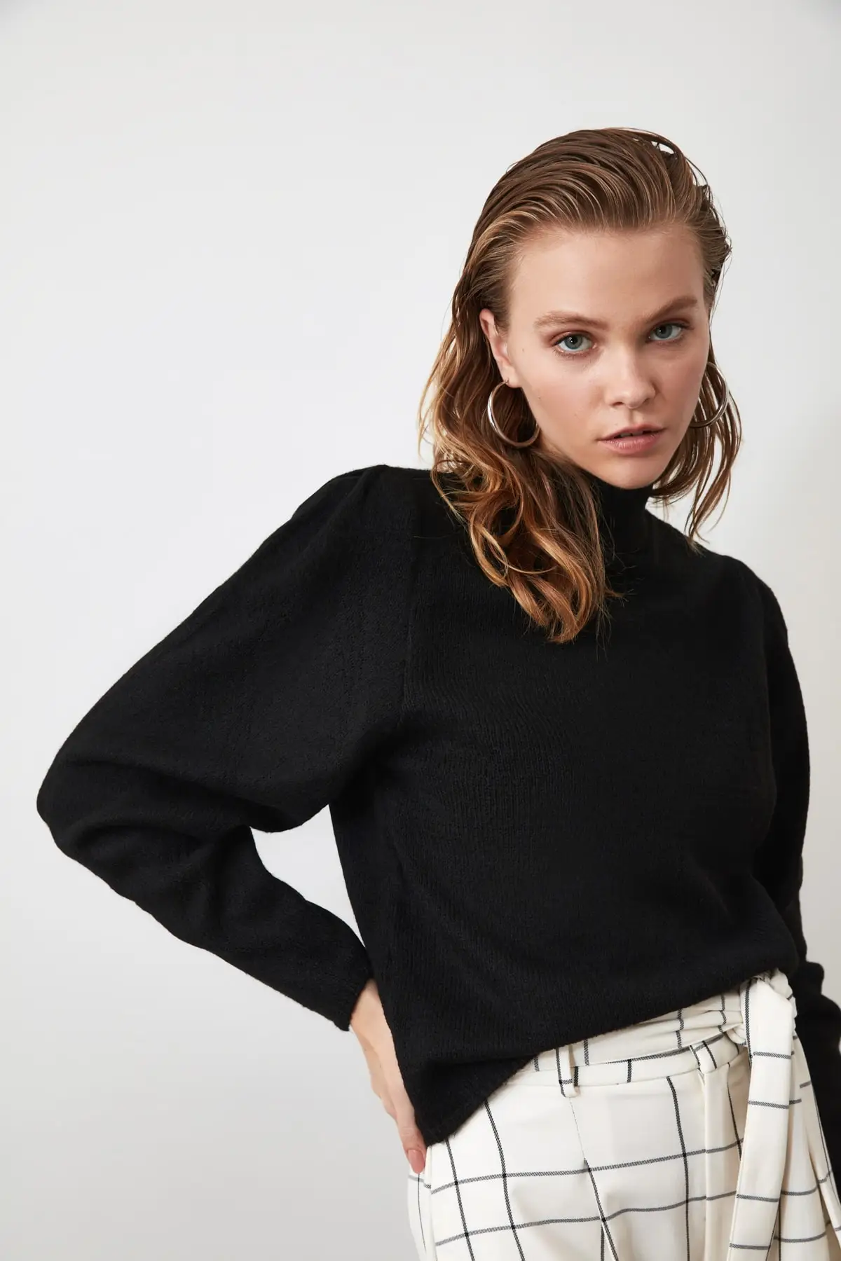 Trendyol Upright Collar Handle Plili Knitwear Sweater TWOAW21KZ0320
Trendyol Upright Collar Handle Plili Knitwear Sweater TWOAW21KZ0320