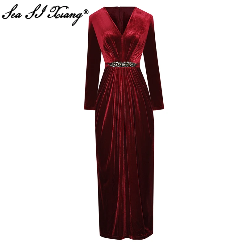 Женское бархатное платье-карандаш с V-образным вырезом и длинным рукавом
Женское бархатное платье-карандаш с V-образным вырезом и длинным рукавом