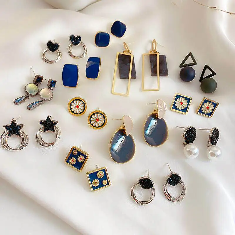 Versatile Summer Holiday Style Ornaments Geometric Female Simple Black And Blue Earrings
Versatile Summer Holiday Style Ornaments Geometric Female Simple Black And Blue Earrings