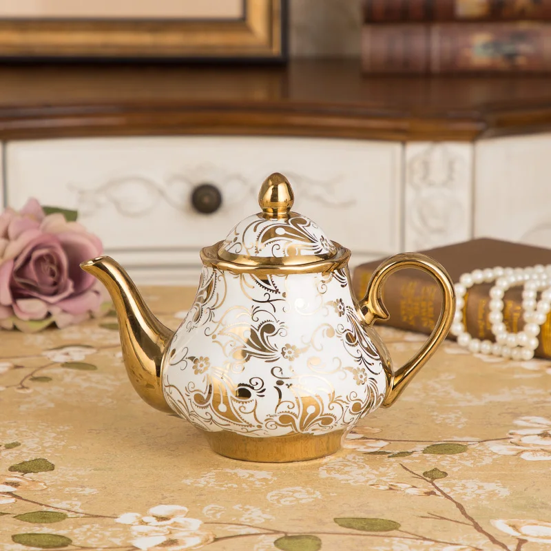 Europe Luxury Gilding Tea Pot with Infuser Nordic Porcelain Teapot 1000ml Ceramic Coffee Pot Cafe Home Teatime Drinkware CL19112 
Europe Luxury Gilding Tea Pot with Infuser Nordic Porcelain Teapot 1000ml Ceramic Coffee Pot Cafe Home Teatime Drinkware CL19112