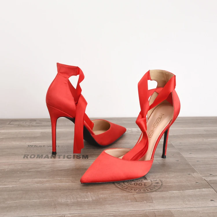 New hollow satin heels Women Pumps Sexy bridesmaid shoes on side high heels Heeled Sexy Thin Pointed Single Shoes
New hollow satin heels Women Pumps Sexy bridesmaid shoes on side high heels Heeled Sexy Thin Pointed Single Shoes