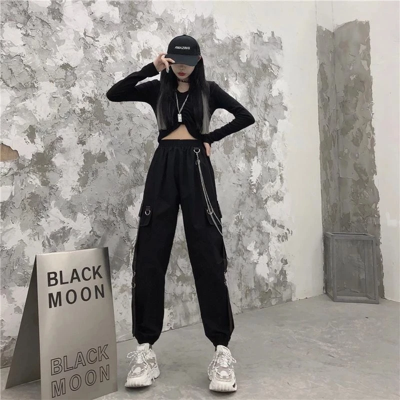 Black Punk Cargo Pants Women Joggers Hippie Chain Pockets Plus Size Loose Black Capris Baggy Harajuku Oversize Trousers Hip Hop
Black Punk Cargo Pants Women Joggers Hippie Chain Pockets Plus Size Loose Black Capris Baggy Harajuku Oversize Trousers Hip Hop