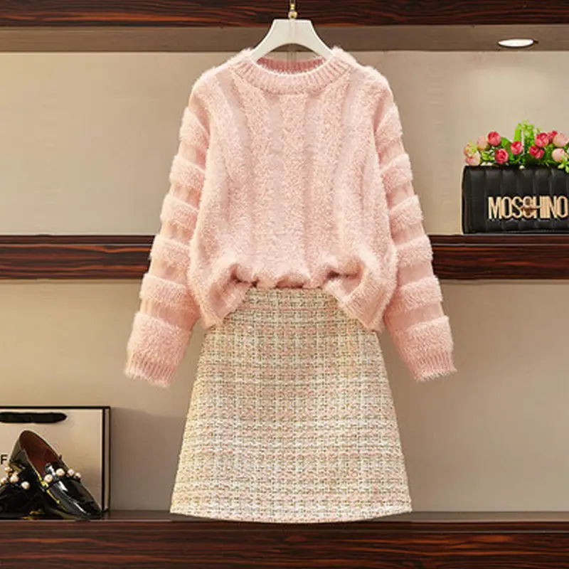 Women New 2022 Autumn Winter Chic O-neck Long-sleeved Loose Warm Sweater 2 Piece Female Tweed Woolen Mini Skirt Casual Sets A44
Women New 2022 Autumn Winter Chic O-neck Long-sleeved Loose Warm Sweater 2 Piece Female Tweed Woolen Mini Skirt Casual Sets A44
