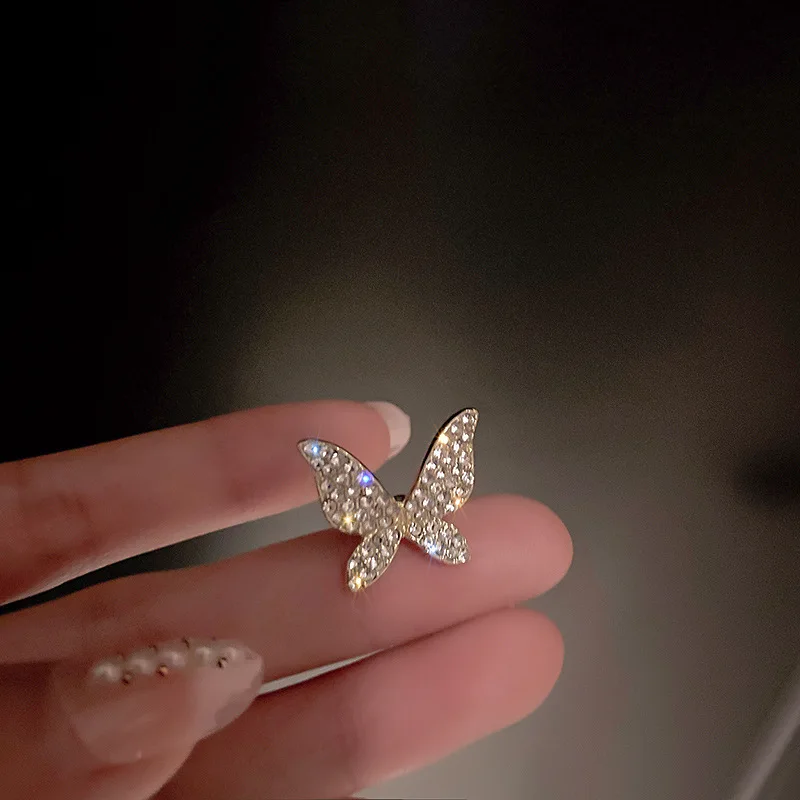 Fashion Trend Full Diamond Butterfly Shape Ladies Romantic Gift Earrings Exquisite and Elegant Design Earrings Wholesale 
Fashion Trend Full Diamond Butterfly Shape Ladies Romantic Gift Earrings Exquisite and Elegant Design Earrings Wholesale