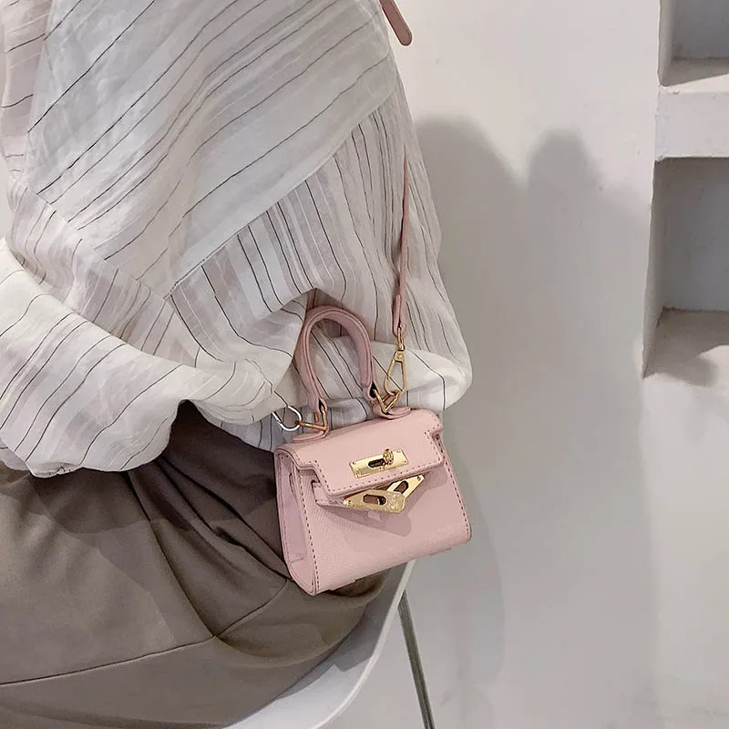 2021 ladies bag new messenger bag fashion simple handbag high quality design PU leather casual retro one-shoulder armpit bag
2021 ladies bag new messenger bag fashion simple handbag high quality design PU leather casual retro one-shoulder armpit bag
