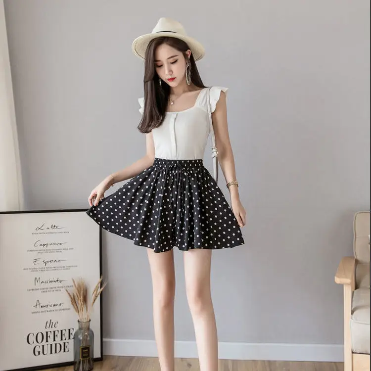 2021 Korean summer new wave point wide leg shorts high waist large size skirt Chiffon Elastic Waist wave point shorts
2021 Korean summer new wave point wide leg shorts high waist large size skirt Chiffon Elastic Waist wave point shorts