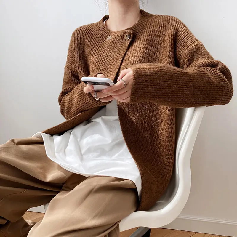 Women Elegant Autumn Winter Bevel Buttons Cardigans Comfortable Sweater Female Designer Knitted Jacket Lady knitting Jumpers
Women Elegant Autumn Winter Bevel Buttons Cardigans Comfortable Sweater Female Designer Knitted Jacket Lady knitting Jumpers