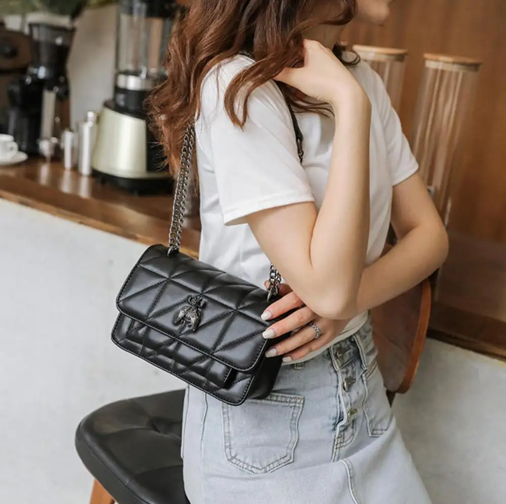 crossbody bags for women 2020 new luxury designer shoulder bag PU leather Classic checkered small black square bag baguette bag
crossbody bags for women 2020 new luxury designer shoulder bag PU leather Classic checkered small black square bag baguette bag