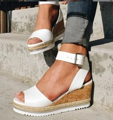 2021 New Women Fashion High Heels Sandals Summer Flip FlopWedges Shoes Platform Sandals Plus Size
2021 New Women Fashion High Heels Sandals Summer Flip FlopWedges Shoes Platform Sandals Plus Size