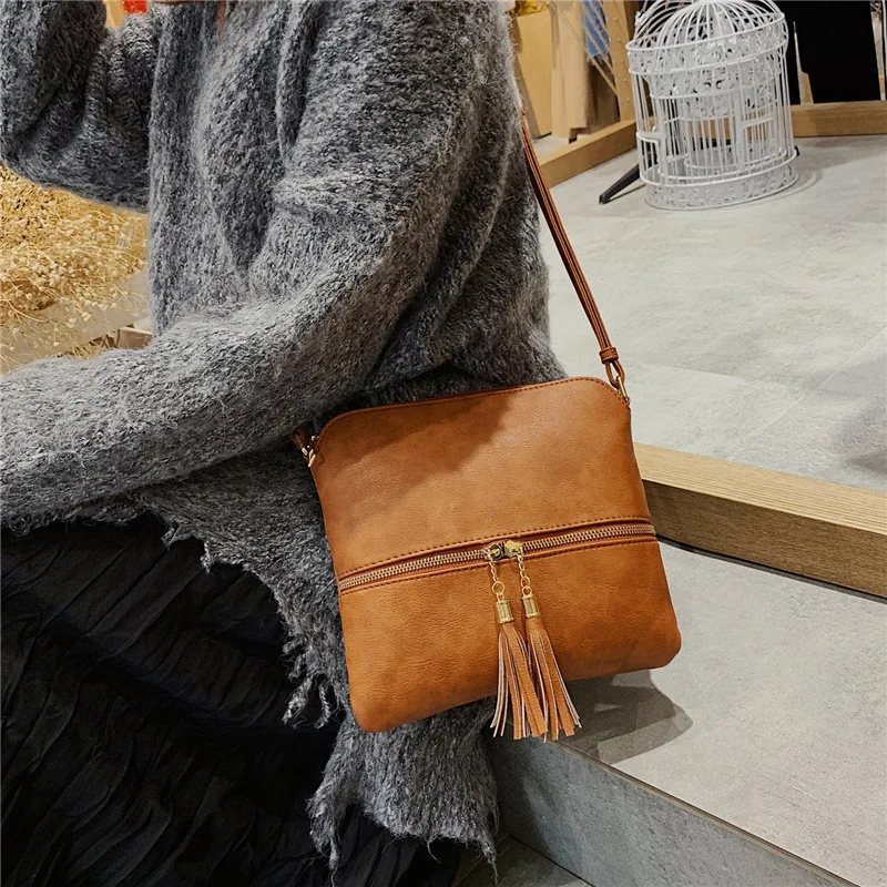 Fashion Women Simple Crossbody Bags Vintage PU Leather Messenger Bag High Quality Retro Tassels Shoulder Bags Patchwork Handbag
Fashion Women Simple Crossbody Bags Vintage PU Leather Messenger Bag High Quality Retro Tassels Shoulder Bags Patchwork Handbag