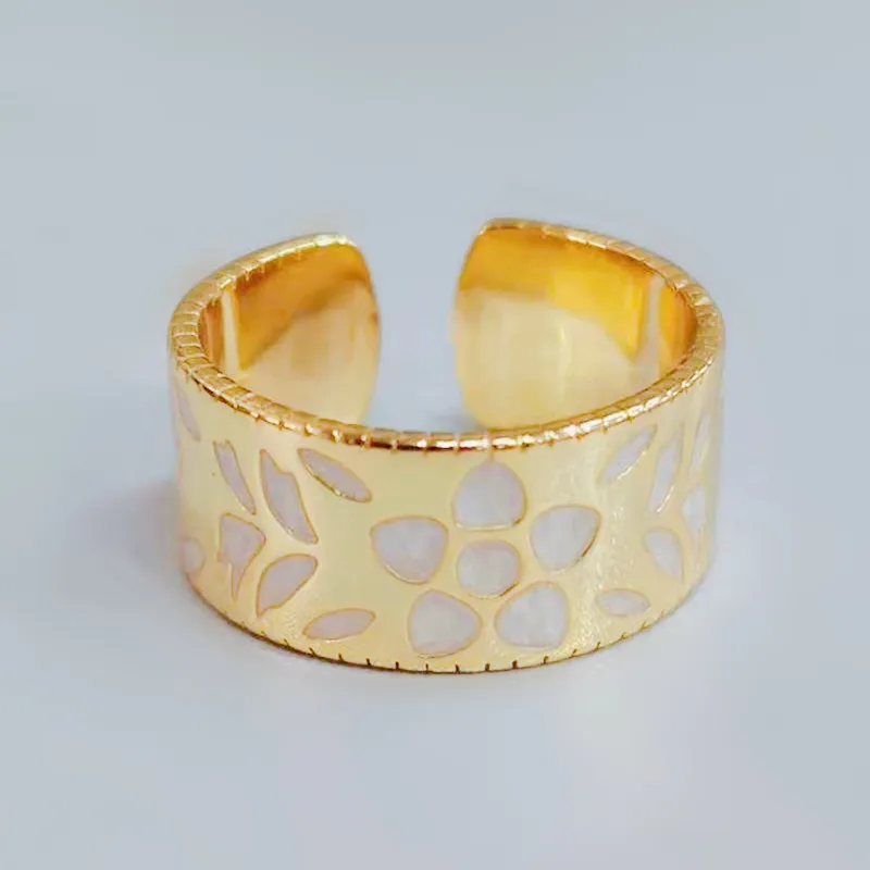 New Fashion Metal Gold Ring Unique Exquisite Jewelry Drop Resin Open Ring Wide Face Gold Ring for Female Girls Perfect Quality
New Fashion Metal Gold Ring Unique Exquisite Jewelry Drop Resin Open Ring Wide Face Gold Ring for Female Girls Perfect Quality