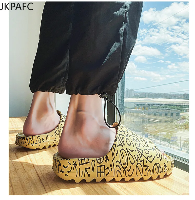 2021 Luxury brand Slides Men Shoes Slippers Indoor House slippers Graffiti Casual Beach Slipper EVA Quality Cartoon Shoes
2021 Luxury brand Slides Men Shoes Slippers Indoor House slippers Graffiti Casual Beach Slipper EVA Quality Cartoon Shoes