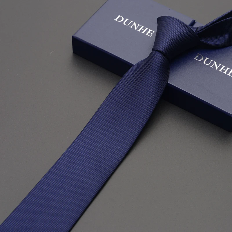 High Quality 2022 New Fashion Ties Men Business 7cm Checkered Silk Tie Wedding Ties for men Designers Brand Blue Dark Grain
High Quality 2022 New Fashion Ties Men Business 7cm Checkered Silk Tie Wedding Ties for men Designers Brand Blue Dark Grain
