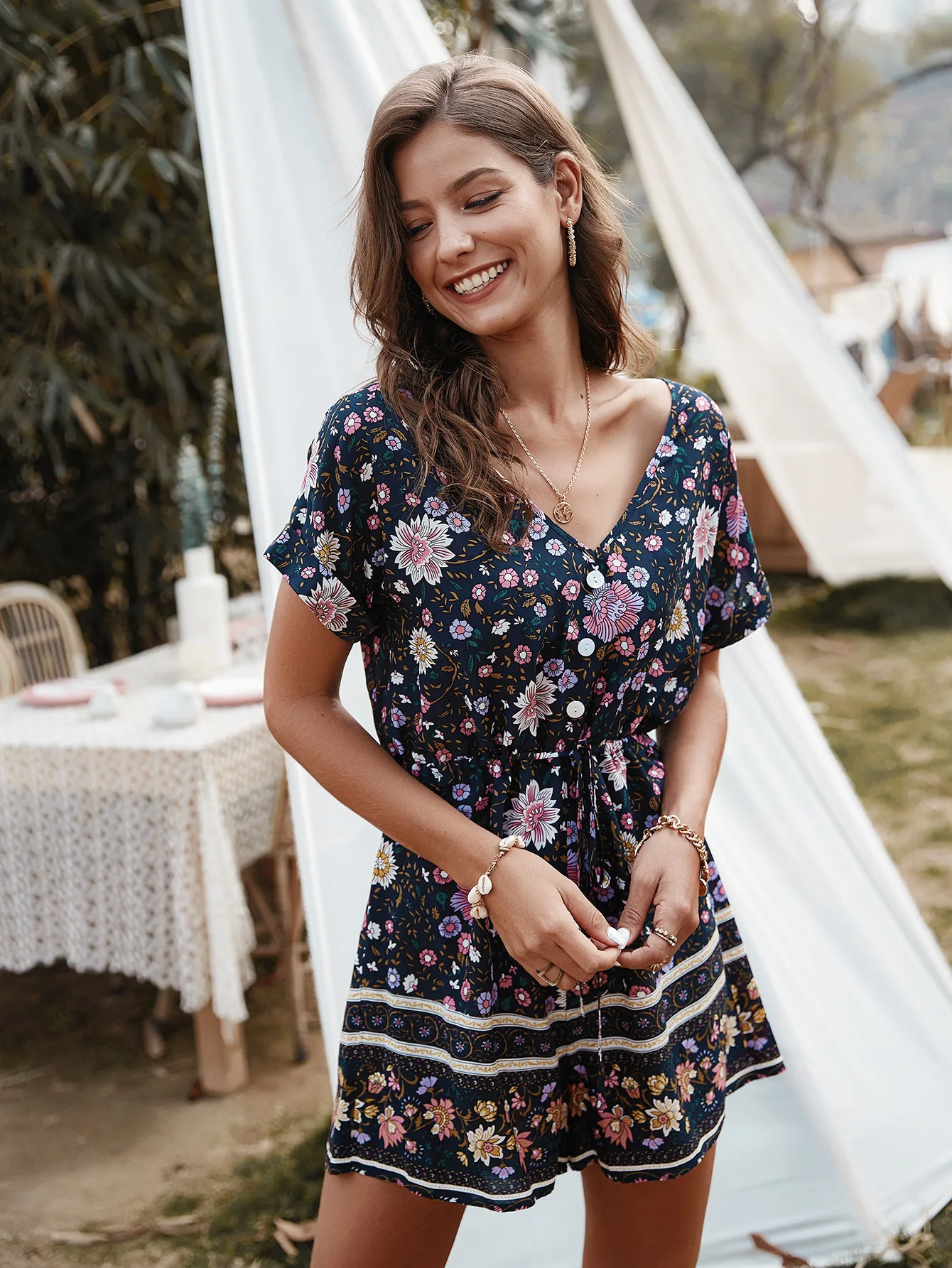 Summer 2020 Boho Women Jumpsuit Backless Short Sleeve Elegant Playsuits High Waist Women Clothes Casual Wide Leg Short Pants
Summer 2020 Boho Women Jumpsuit Backless Short Sleeve Elegant Playsuits High Waist Women Clothes Casual Wide Leg Short Pants