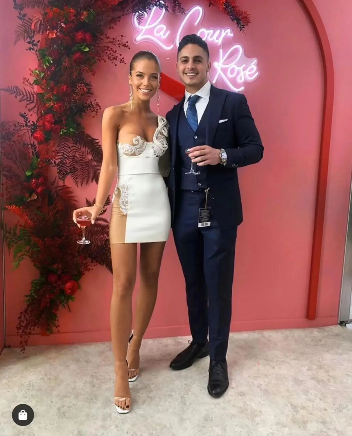 White Color Ladies HL Bandage Dress One Shoulder Sexy Bodycon Mini Dress Celebrity Fashion Dress Nightclub Dress
White Color Ladies HL Bandage Dress One Shoulder Sexy Bodycon Mini Dress Celebrity Fashion Dress Nightclub Dress