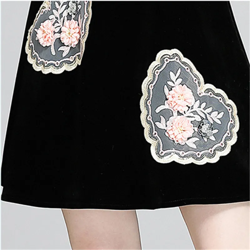 Women Summer V-neck Black Dress 2020 Fashion Slim Sleeveless Evening Party Dress High Quality Elegant Heart Short Dress Vestido
Women Summer V-neck Black Dress 2020 Fashion Slim Sleeveless Evening Party Dress High Quality Elegant Heart Short Dress Vestido