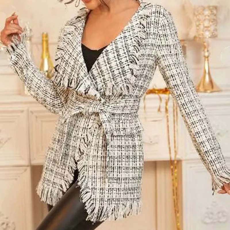 Женская твидовая куртка с длинным рукавом, винтажное клетчатое пальто с отложным воротником, длинная белая куртка с поясом и бахромой, осен... 
Женская твидовая куртка с длинным рукавом, винтажное клетчатое пальто с отложным воротником, длинная белая куртка с поясом и бахромой, осен...