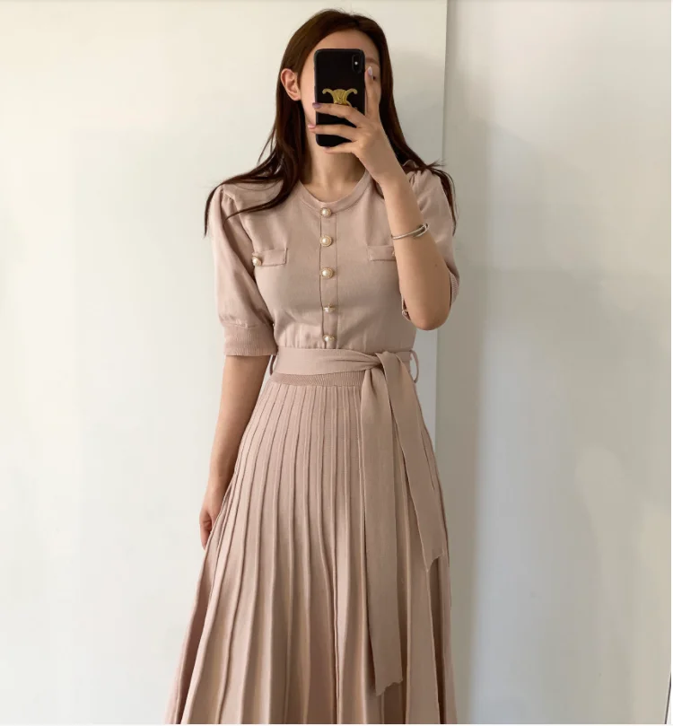 French niche spring and summer wear temperament waist belt was thinner mid-length sweater knitted dress
French niche spring and summer wear temperament waist belt was thinner mid-length sweater knitted dress