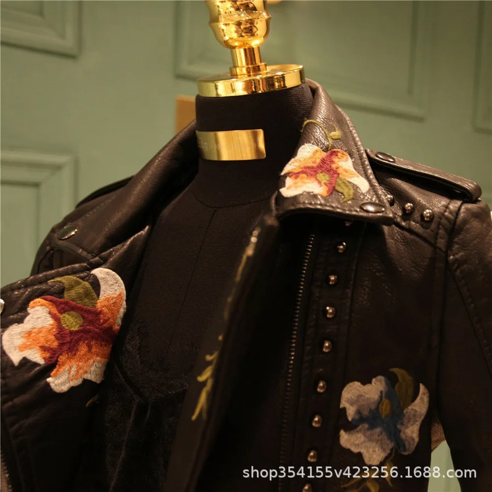 Elegant Embroidery Rivet Women PU Leather Coat 2021 Spring Heavy Metal Fashion Short Coat Personalized Motorcycle Leather Jacket
Elegant Embroidery Rivet Women PU Leather Coat 2021 Spring Heavy Metal Fashion Short Coat Personalized Motorcycle Leather Jacket