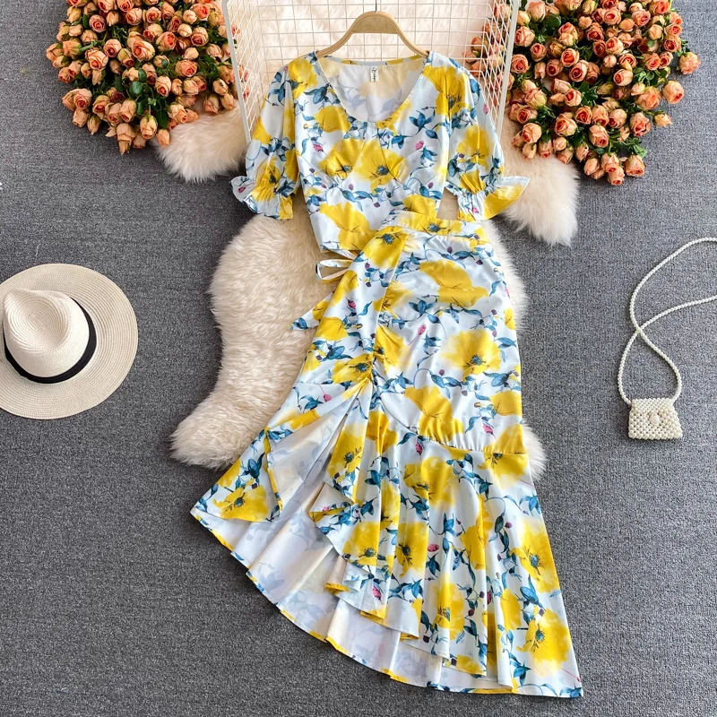 Женский костюм из двух предметов, рубашка с коротким рукавом-пузырьком и V-образным вырезом, асимметричная юбка с высокой талией на ягодицах...
Женский костюм из двух предметов, рубашка с коротким рукавом-пузырьком и V-образным вырезом, асимметричная юбка с высокой талией на ягодицах...