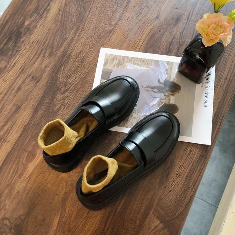 Женские лоферы на плоской подошве, повседневные модные милые Дамские кожаные мокасины без шнуровки в стиле Харадзюку, Прямая поставка, 2021
Женские лоферы на плоской подошве, повседневные модные милые Дамские кожаные мокасины без шнуровки в стиле Харадзюку, Прямая поставка, 2021