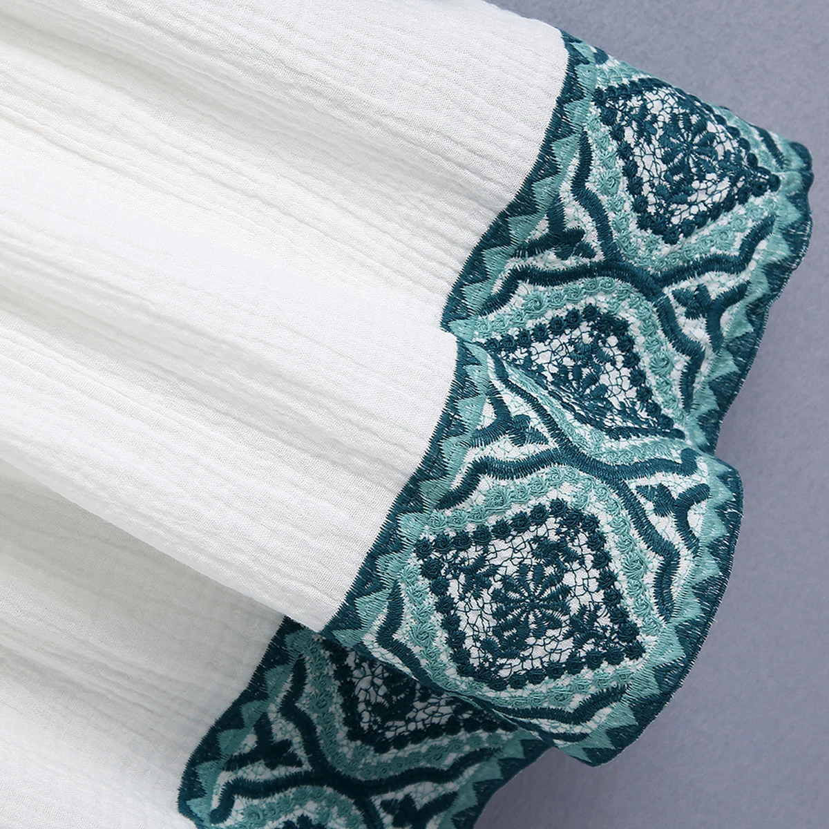 2021 Summer Women Embroidery Dress Long Sleeve Casual Mini Dresses Party Vestidos Sexy V-neck Boho Causal Outfits
2021 Summer Women Embroidery Dress Long Sleeve Casual Mini Dresses Party Vestidos Sexy V-neck Boho Causal Outfits