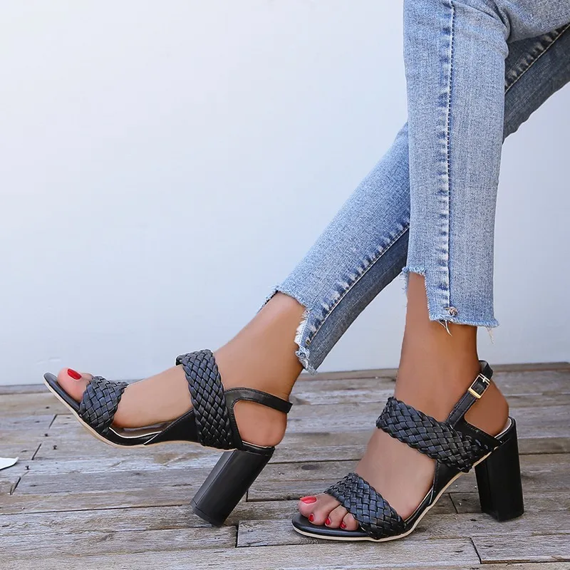 Med Shoes Slippers Casual Pointed Toe Slipers Women Slides Square heel Lady Luxury 2021 Block Girl Rubber Hoof Heels PU Fabric
Med Shoes Slippers Casual Pointed Toe Slipers Women Slides Square heel Lady Luxury 2021 Block Girl Rubber Hoof Heels PU Fabric