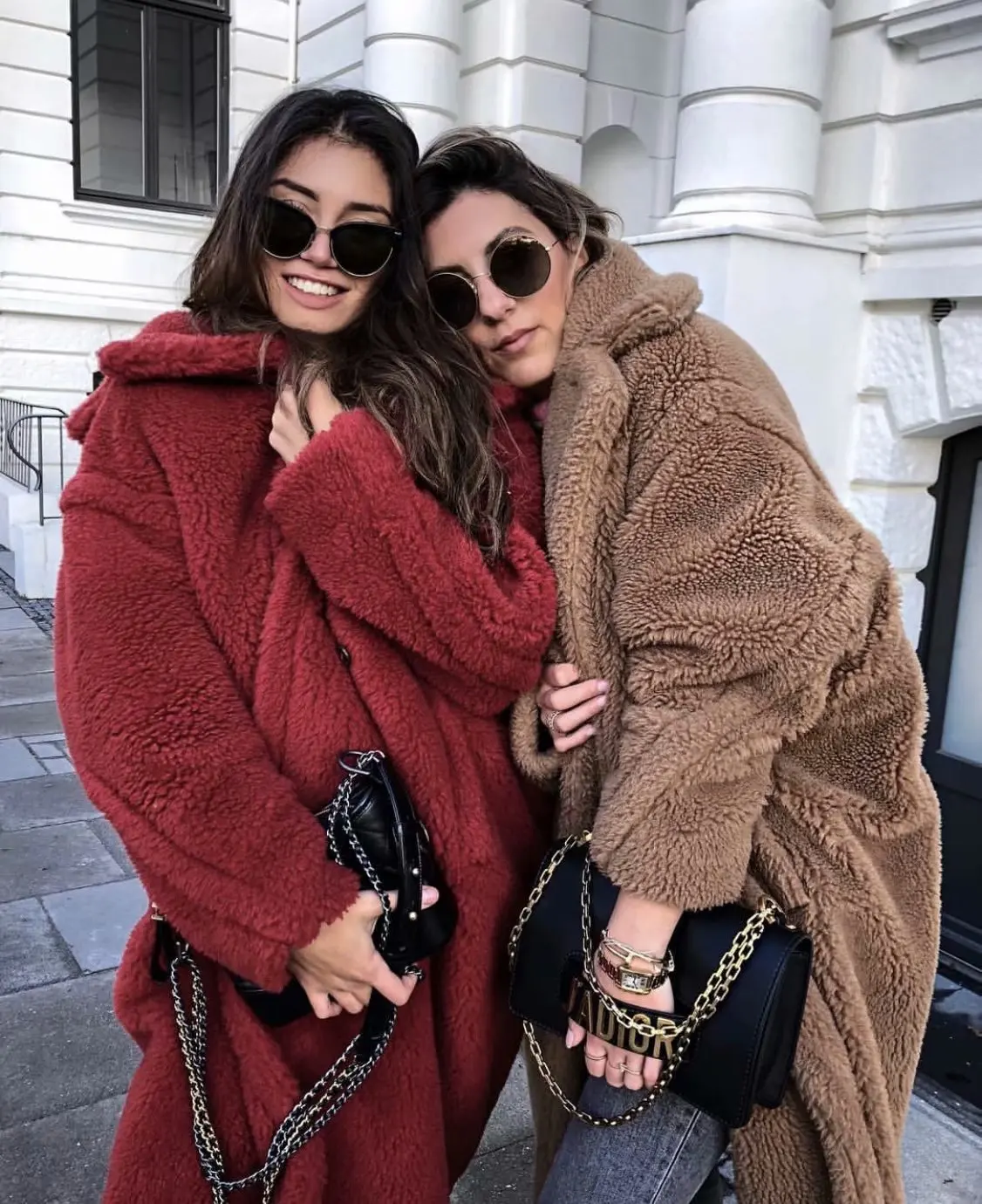 Autumn and Winter Lamb Wool Coat Women's New Long Teddy Plush Fashion Women's Thickened Warm Windbreaker Coat
Autumn and Winter Lamb Wool Coat Women's New Long Teddy Plush Fashion Women's Thickened Warm Windbreaker Coat