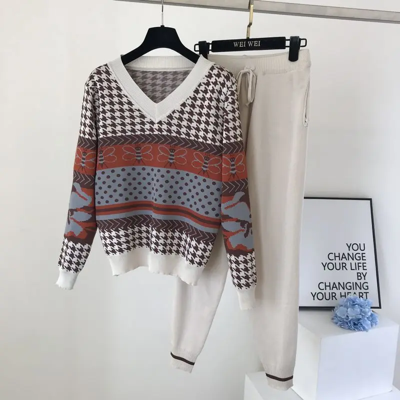 2 Pcs Outfits for Women Pants and Top Casual Long Sleeve Knitting Sweater Set Fall Retro V-neck Pullover Loose Drawstring Pants 
2 Pcs Outfits for Women Pants and Top Casual Long Sleeve Knitting Sweater Set Fall Retro V-neck Pullover Loose Drawstring Pants