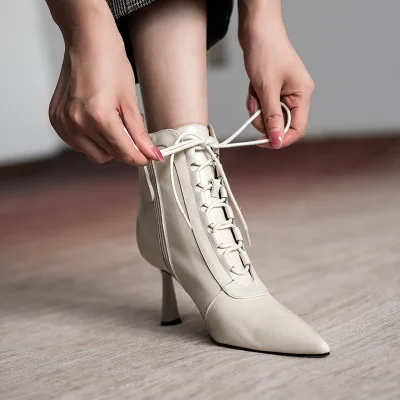Retro Pointed Toe Short Boots Genuine Leather Temperament Lace Up Thin Heels Side Zipper Mature Ankle Boots Woman Winter Autumn 
Retro Pointed Toe Short Boots Genuine Leather Temperament Lace Up Thin Heels Side Zipper Mature Ankle Boots Woman Winter Autumn