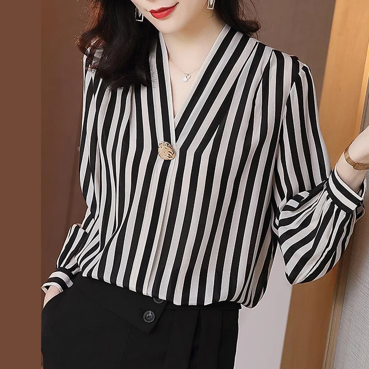 Black white v-neck striped shirt women vertical stripes 2020 autumn new professional chiffon long-sleeved bottoming shirt top
Black white v-neck striped shirt women vertical stripes 2020 autumn new professional chiffon long-sleeved bottoming shirt top