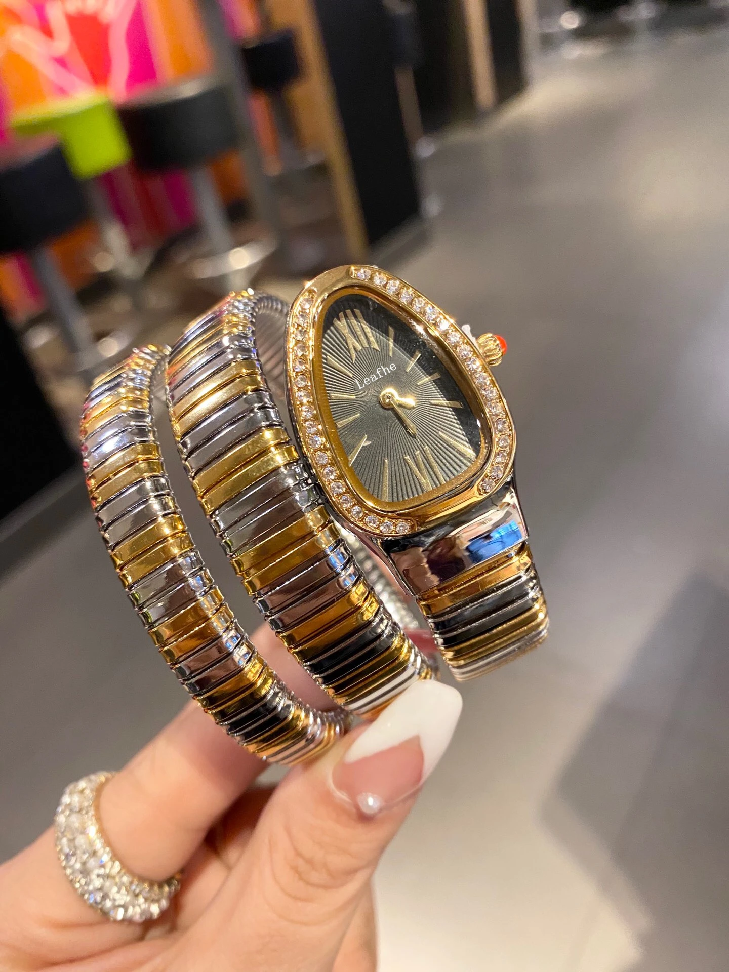 Fashion Women Watches Snake Head Shape Dial Bracelet style stainless steel quartz Watch relogio feminino Montre Femme
Fashion Women Watches Snake Head Shape Dial Bracelet style stainless steel quartz Watch relogio feminino Montre Femme
