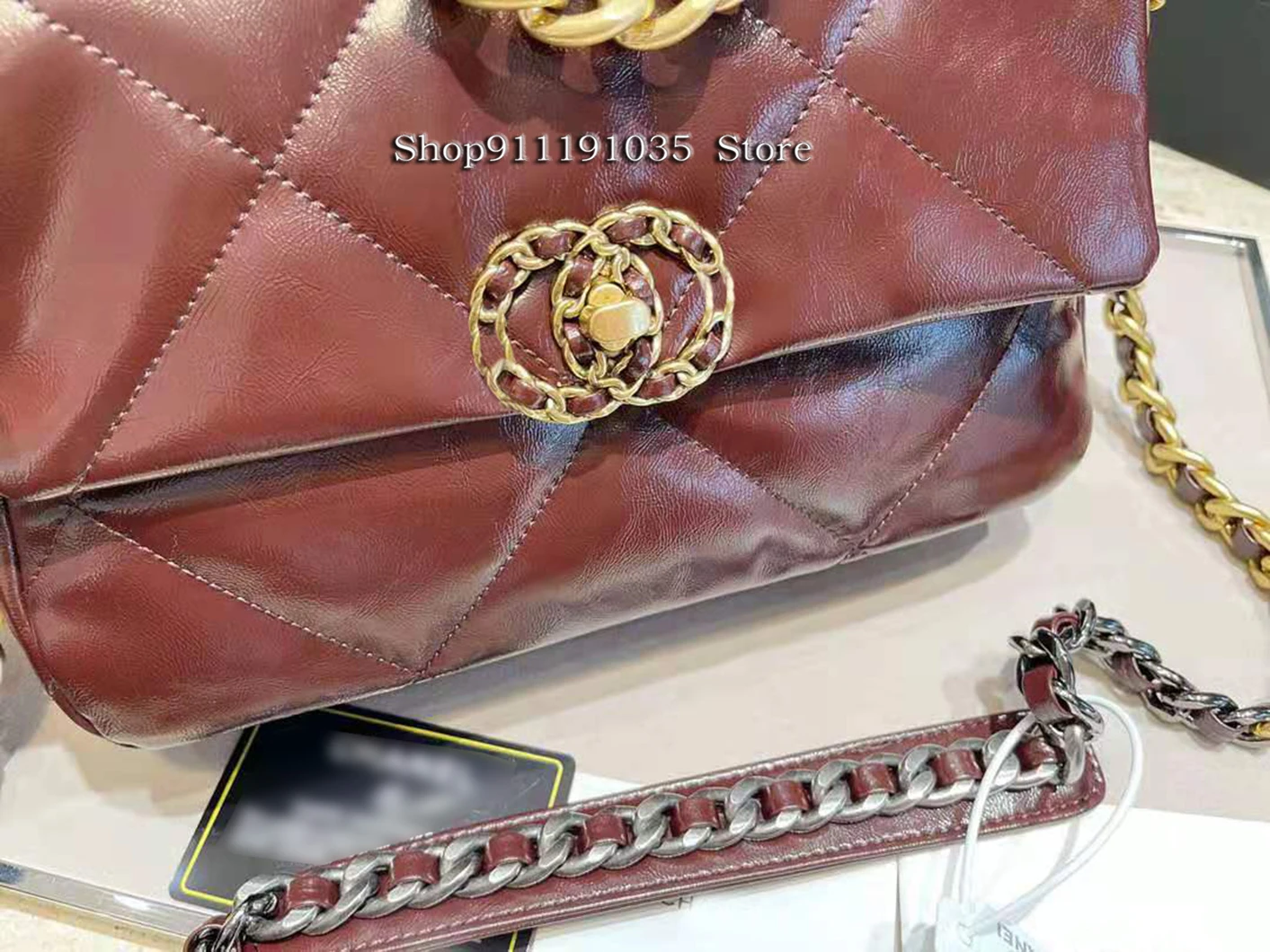 Designer brand high-quality leather material, fashionable texture, all-match diagonal one-shoulder dinner bag 26CM long
Designer brand high-quality leather material, fashionable texture, all-match diagonal one-shoulder dinner bag 26CM long