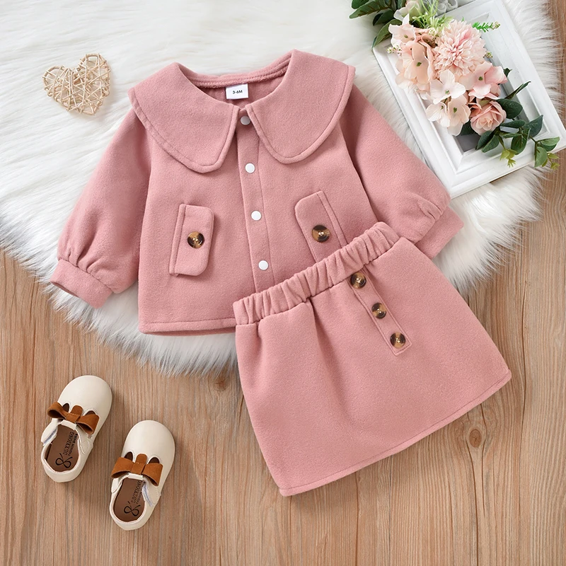 Костюм для маленьких девочек на весну и зиму, однотонная верхняя одежда с длинным рукавом и кукольным воротником, короткая юбка, 2 предмета
Костюм для маленьких девочек на весну и зиму, однотонная верхняя одежда с длинным рукавом и кукольным воротником, короткая юбка, 2 предмета