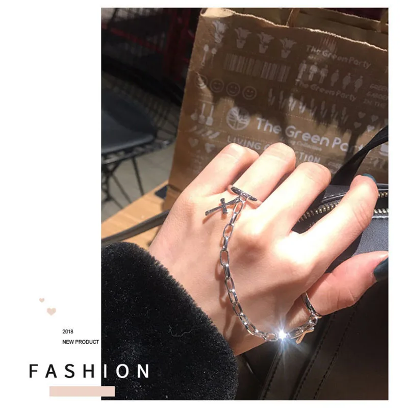Japanese and Korean trendy combination exaggerated domineering two-finger conjoined chain open rings jewelry Men's Women's rings
Japanese and Korean trendy combination exaggerated domineering two-finger conjoined chain open rings jewelry Men's Women's rings