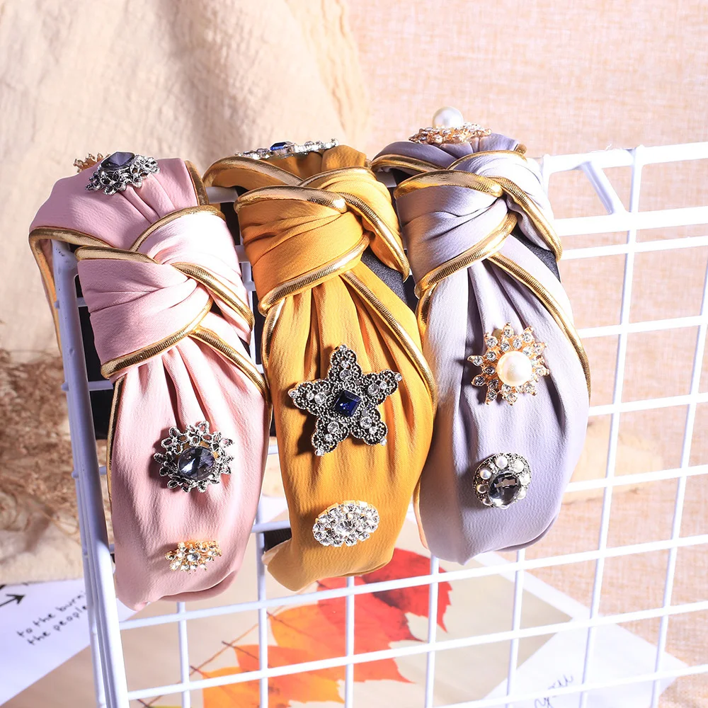 Boutique Hair Accessories Women Luxury Fabric Gold-rimmed Diamonds Super Flash Middle Knotted Wide-brimmed Headband Hairband
Boutique Hair Accessories Women Luxury Fabric Gold-rimmed Diamonds Super Flash Middle Knotted Wide-brimmed Headband Hairband
